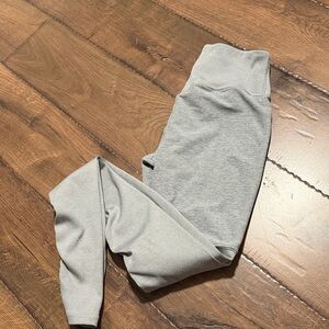 ALO Yoga Light Gray half ribbed Sweatpants
